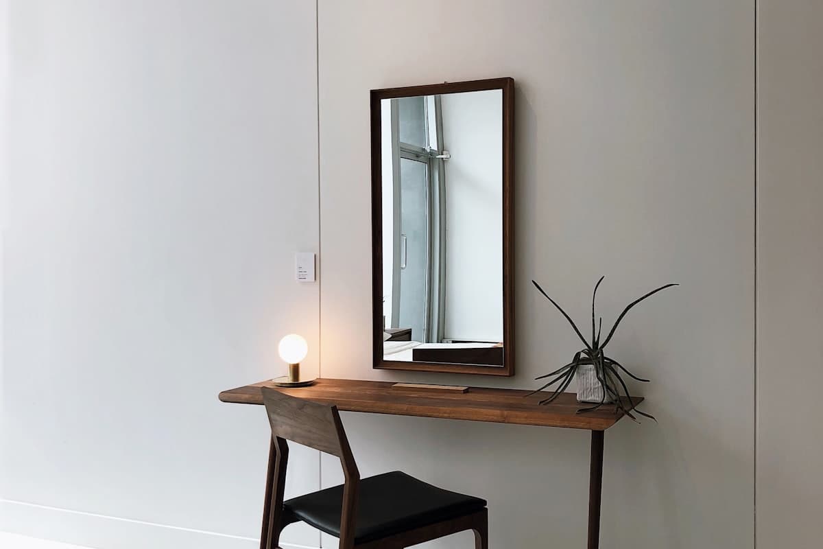 Luchtreiniger in moderne woonkamer